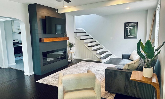 Leadsville House | 3-bedroom Scandinavian Style house in Downtown Elkins with Wifi, HVAC, Back Yard