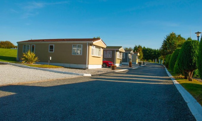 Stepps Resort | 3 Bedroom Self Catering Static Caravan