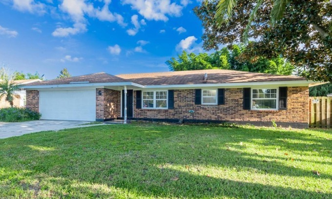 Dolphin's Cove Apartment | 3 Bedroom Single family 417442 by Houzlet