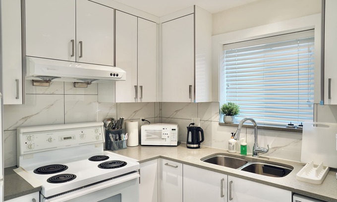 Fraserview House | 3-Bedroom Single House/1 Free Parking/Good Location in Vancouver