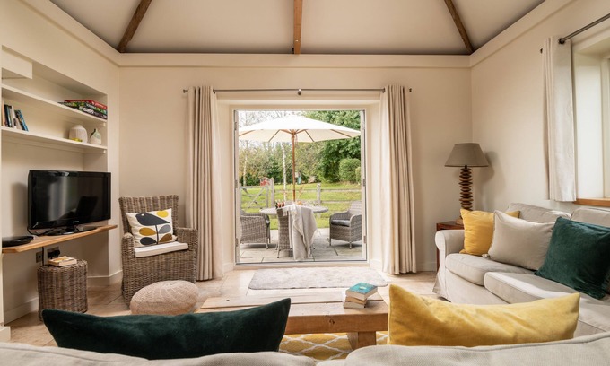 Sculthorpe House | 3 bedroom single story barn with luxury indoor pool close to the north Norfolk coast