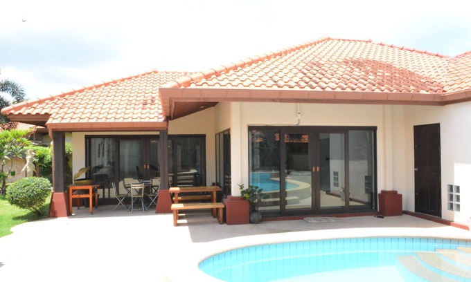 Na Chom Thian Villa | 3 Bedroom South Pattaya Beachfront, 300 m Beach front , Gated Village
