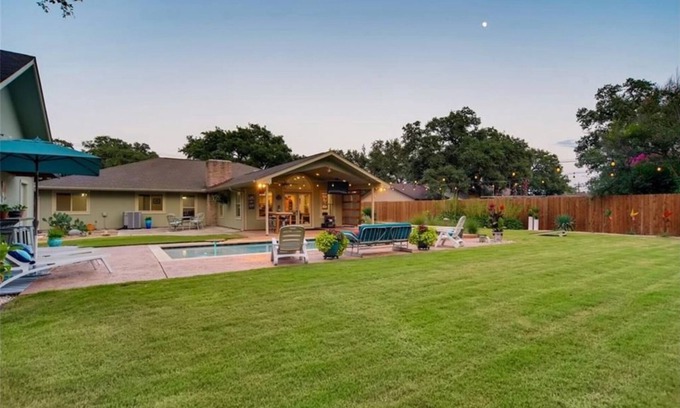 Buda House | 3-bedroom spacious, private house with pool, game room, fitness room, sleeps 8+