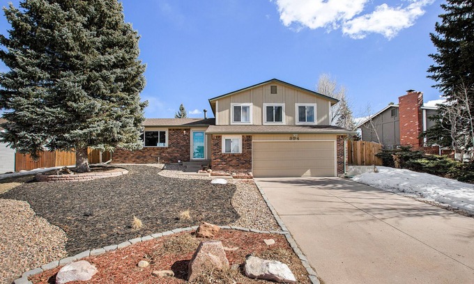 Castle Rock House | 3 Bedroom Spacious Home with Garage and Newer Furnishings!
