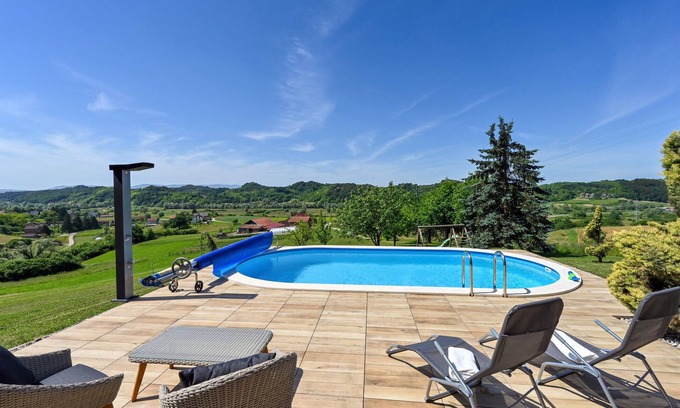 Mace House | 3 bedroom stunning home in Mace
