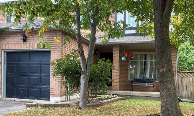 Burlington House | 3-Bedroom Stylish and Spotless House.