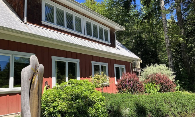 Juan de Fuca Electoral Area House | 3 bedroom suite on the Juan de Fuca straight.