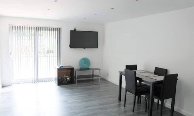 Plumstead House | 3 Bedroom Terrace in Area With Great Transport Connectivity