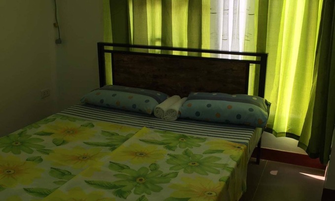 Tagbilaran House | 3 bedroom townhouse with fast wifi and 8 seater SUV car optional