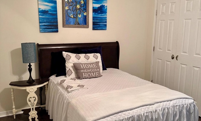 Destrehan House | 3-bedroom townhome Destrehan neighborhood just 10 minutes from NOLA airport.