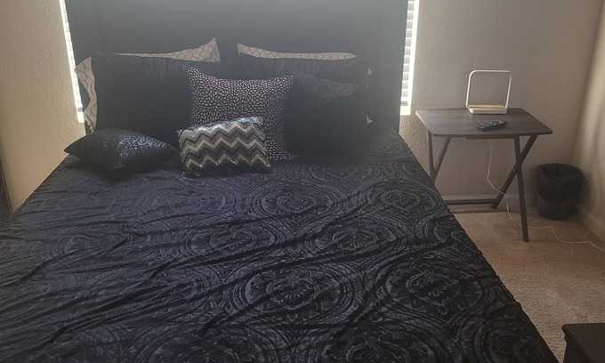 East Point House | 3-bedroom townhome in charming East Point close to airport with WiFi, AC