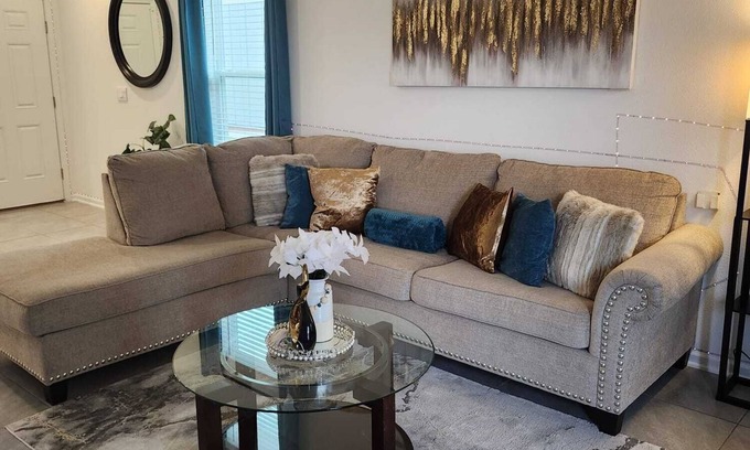 Northside House | 3-bedroom townhome in brilliant Jacksonville with WiFi, AC perfect distance.