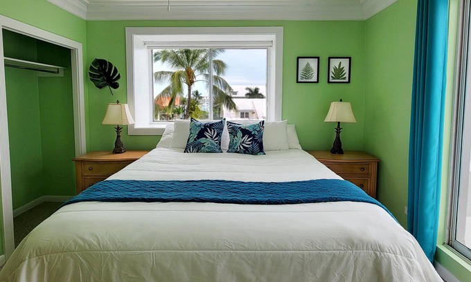 Paradise Island House | 3 Bedroom* Townhouse on Paradise Island - Walk to Atlantis & Beach
