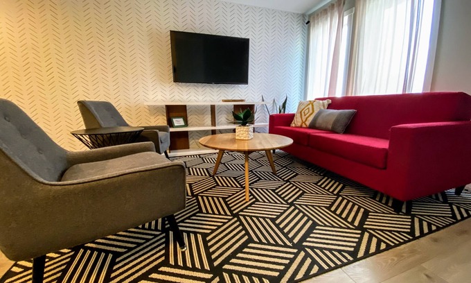 Seton House | 3 bedroom Townhouse Rooftop Patio & AC