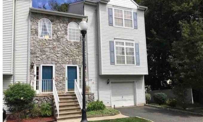 Rahway House | 3 Bedroom Townhouse.
