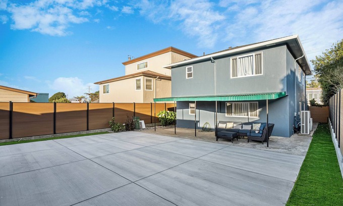 St. Francis House | 3-bedroom Unit charming Daly City with AC, WiFi