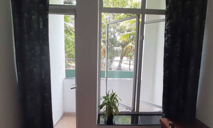 Ilukgoda Apartment | 3-bedroom upstairs apartment, Retreat for families and small groups. Nugegoda