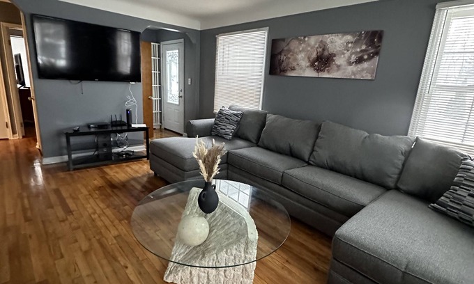 Farmington Hills House | 3-bedroom vacation home near Henry Ford Museum