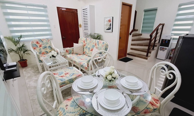 Dauis House | 3-Bedroom Vacation Home Near Airport and White Sand Beaches