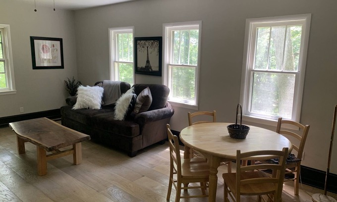 Ballwin House | 3-bedroom vacation home just 20 minutes from Six Flags St. Louis