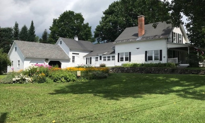Londonderry Other | 3 bedroom Vermont Farmhouse centrally located near ski resorts and lakes