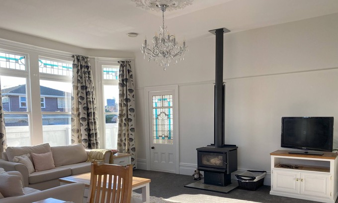 Cashmere Villa | 3 Bedroom Villa Central Cashmere, Separate Units