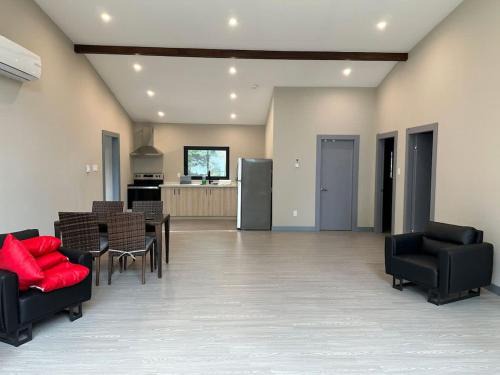 Lakefield House | 3-bedroom Villa in Lakefield #17