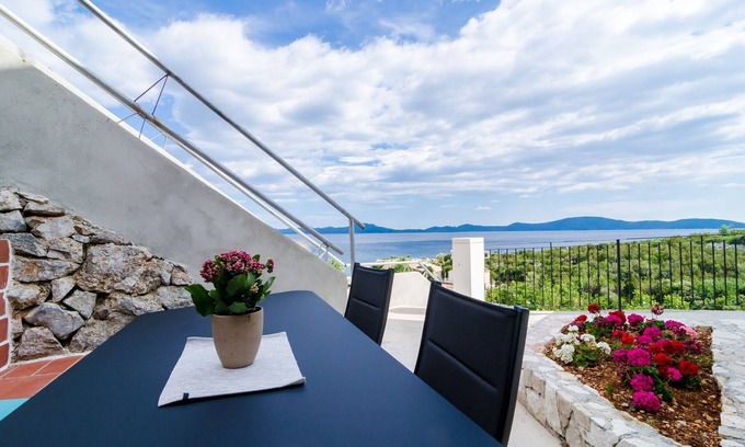 Podimoc Villa | 3 Bedroom villa with terrace and pool