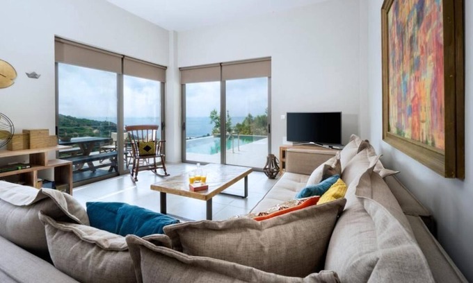 Sfinari Villa | 3-bedroom Villa with Extraordinary View