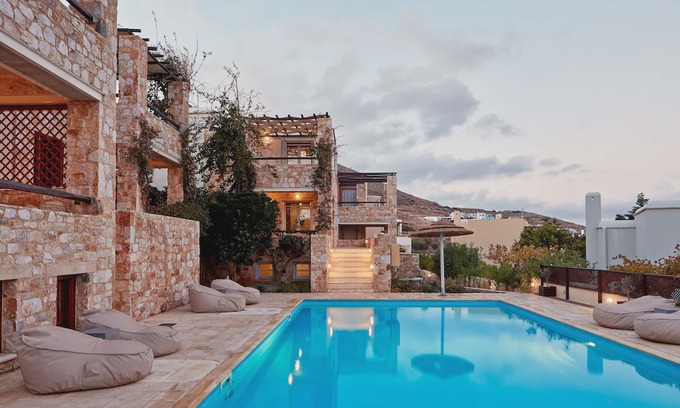 Vissa Villa | 3 Bedroom Villa with Sea View and pool access