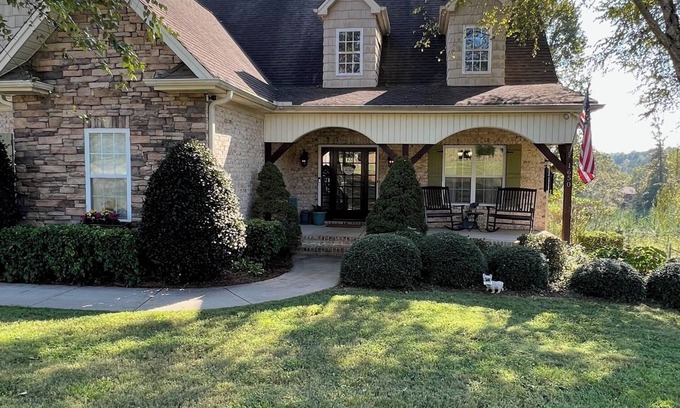 Stokes House | 3 Bedroom w/hot tub in Yadkin Wine Country Pet Friendly