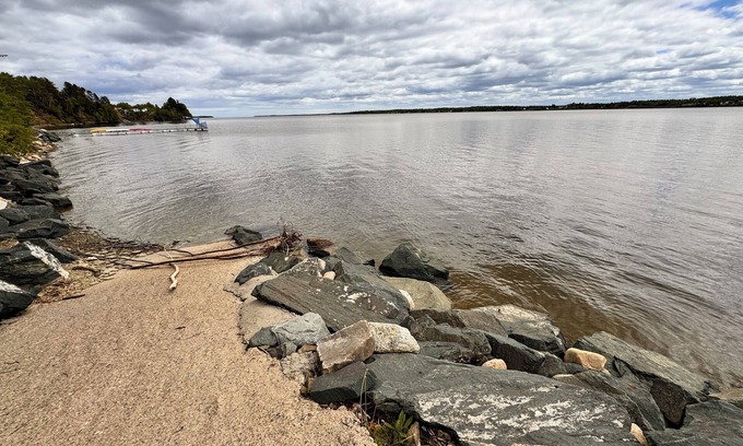 Russellville House | 3 Bedroom Waterfront bungalow on the banks of the Miramichi River
