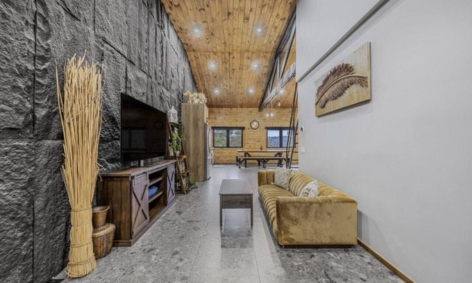 Penetanguishene Apartment | 3 Bedroom Waterfront Oasis/Water Toys!