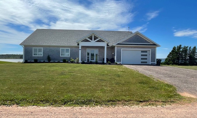 Brackley Beach House | 3 bedroom Waterfront Home | Brackley Bay | Enjoy Autumn in PEI or book 2026 now!