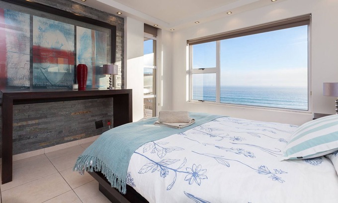 Bloubergstrand Apartment | 3 bedroom with beautiful views ★The Waves By the Beach ★ Ace location