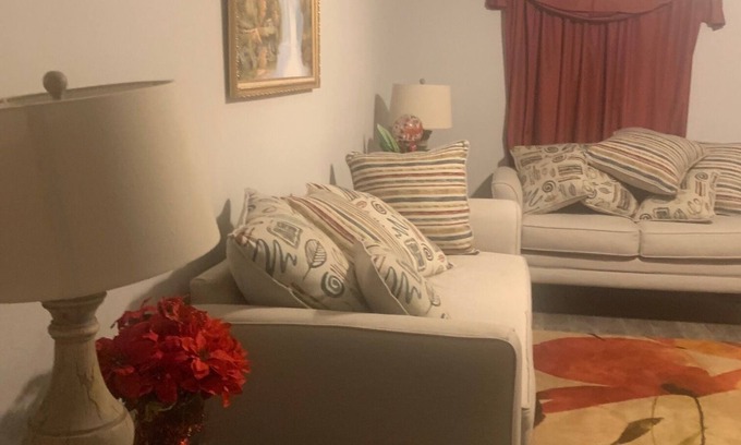 Park Forest - LA North House | 3 Bedroom Within 10 Miles of 4 Major Hospitals