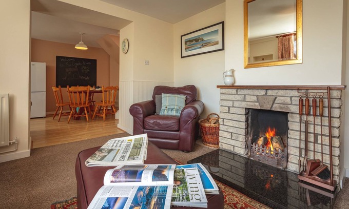 West Heslerton House | 3 bedroomed holiday cottages that sleeps 5, with one off road car parking space and indoor pool