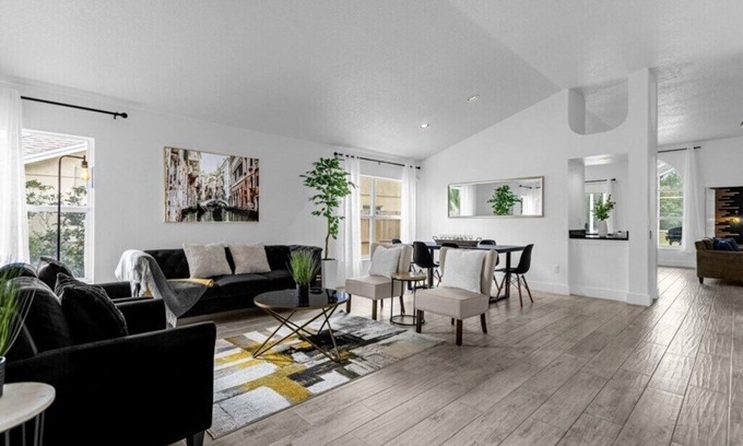 Lindfields House | 3 Bedrooms/2 Bathrooms/Lindfields (3026 BC)