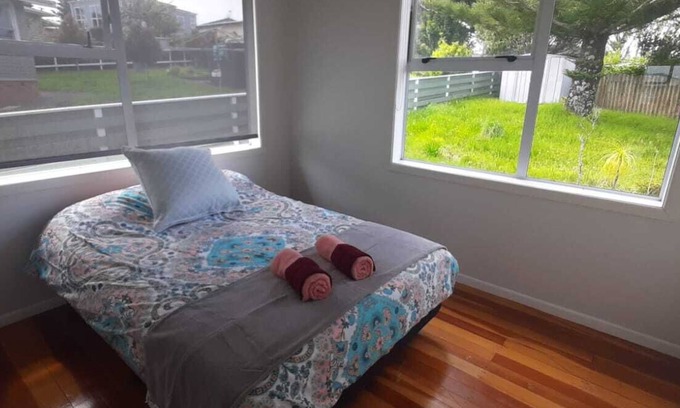 Pakuranga House | 3 Bedrooms house + Professional Gym access - close to Shopping Centre and Bus