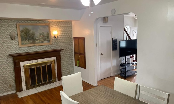 Canarsie House | 3 BEDROOMS HOUSE WITH WOOD FIREPLACE