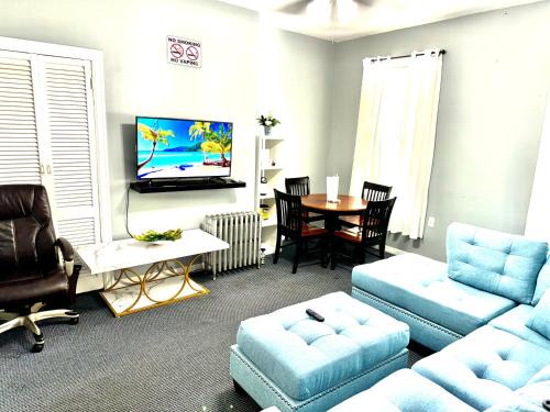 Queens Apartment | 3 Bedrooms Huge Apt in LIC, Very close to MANHATTAN