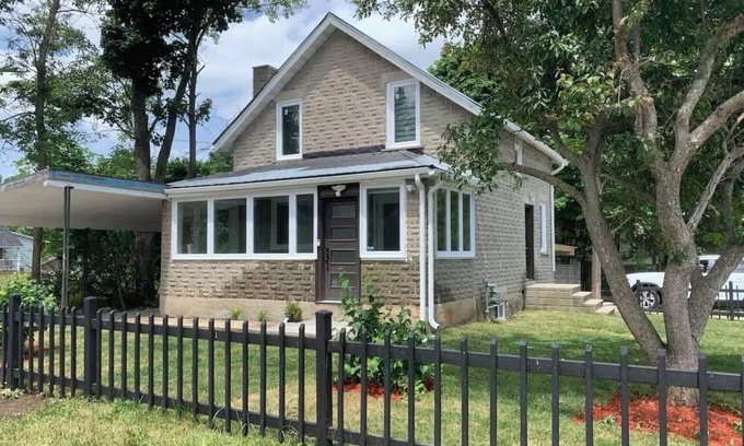 Wiarton House | 3 bedrooms South peninsula house