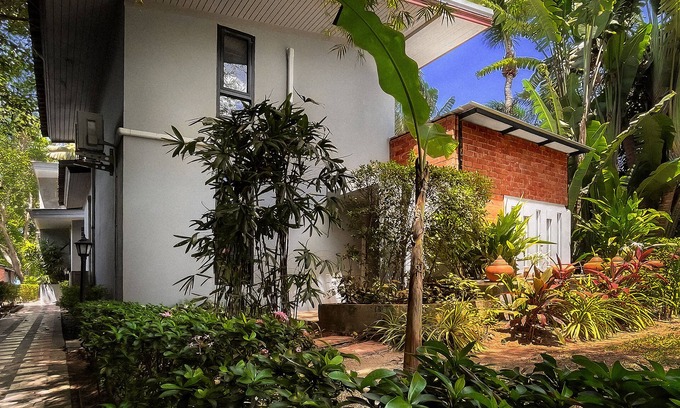Ko Pha-ngan Villa | 3 Bedrooms Tropical House with mezzanine, 20 meters from the beach, small pool