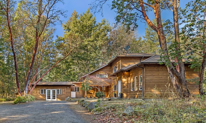 Roche Harbor House | 3 Bedrooms with Hot Tub! (Woodhaven)