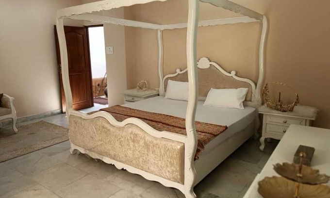 Falaknuma Apartment | 3 BHK Home, Elegant, Big @Prime Loc Hyderabad! 20 mins to the Airport