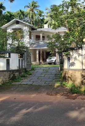 Kozhikode Villa | 3 BHK HOUSE with nice facilities,Gate&Fence