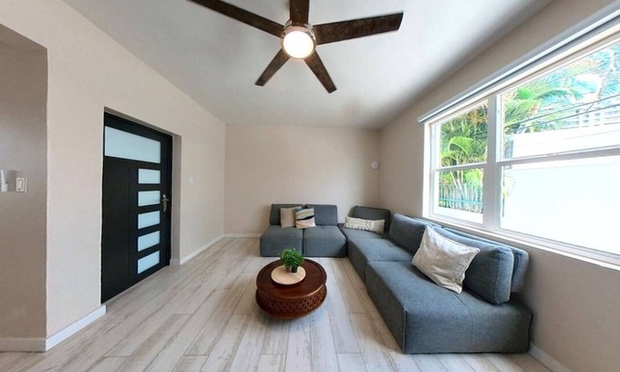 Ocean Park Apartment | 3 Blocks from the beach with backup power 3 bed- 2 bath