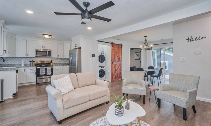 Portsmouth House | 3 BR 2 BA Bungalow in a quiet area near DT/Hwy264