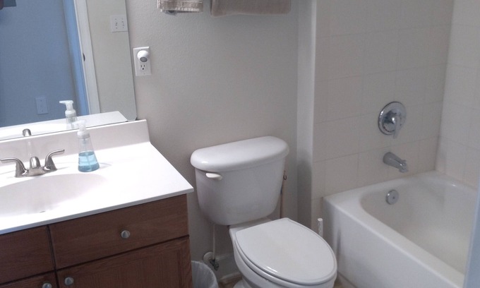 Port Canaveral Condo | 3 BR 2 Ba close to ocean, NASA, cruise Port, & Disney for interns & contractors