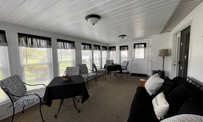 Hillsboro House | 3 BR/2 BA Family-Friendly Country Home near The Caverns and Sewanee